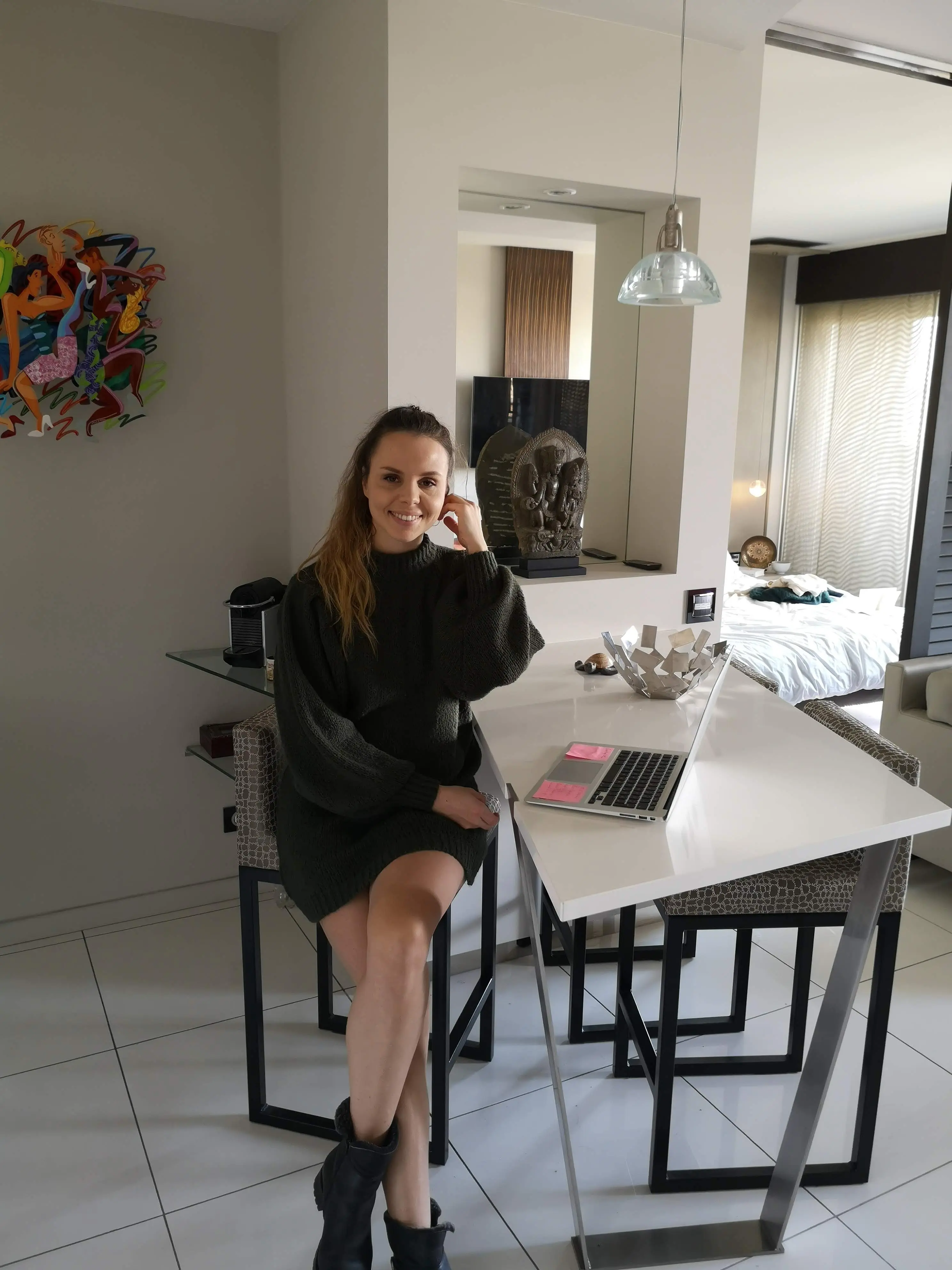 Christine Hauser arbeitet online von zuhause aus